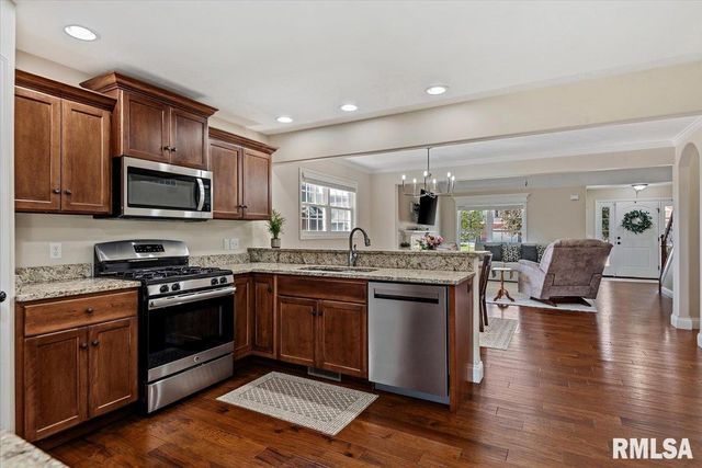 911 CYPRESS Drive, Chatham, IL 62629