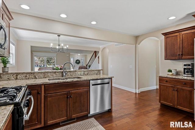 911 CYPRESS Drive, Chatham, IL 62629