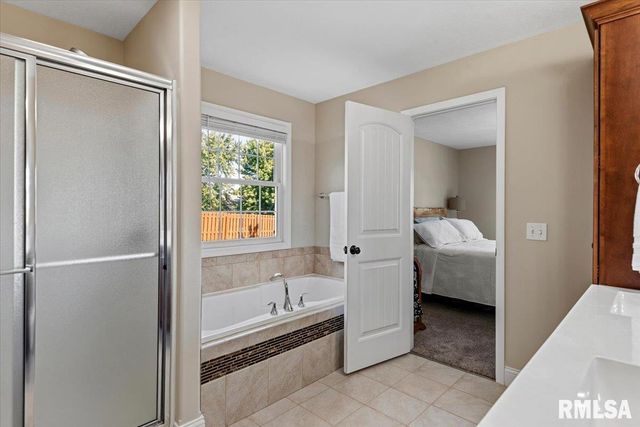 911 CYPRESS Drive, Chatham, IL 62629