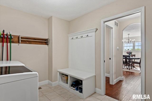 911 CYPRESS Drive, Chatham, IL 62629