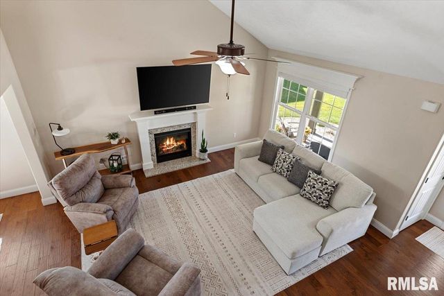 911 CYPRESS Drive, Chatham, IL 62629
