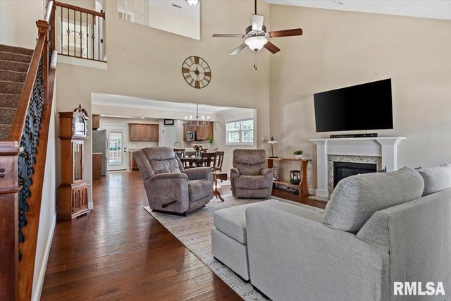 911 CYPRESS Drive, Chatham, IL 62629