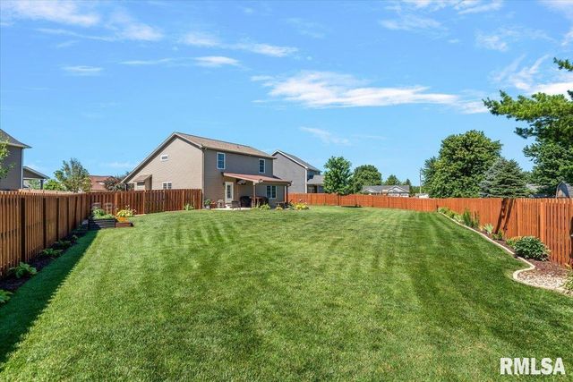 911 CYPRESS Drive, Chatham, IL 62629