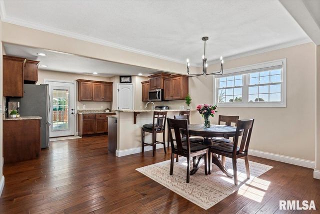 911 CYPRESS Drive, Chatham, IL 62629