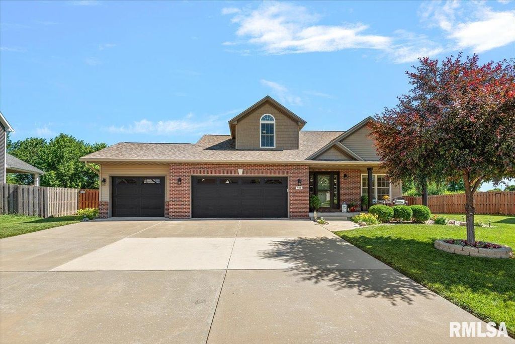 911 CYPRESS Drive, Chatham, IL 62629