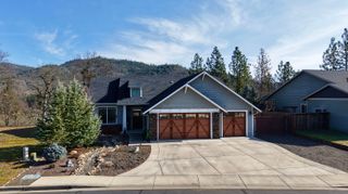 209 White Oak Way, Shady Cove, OR 97539