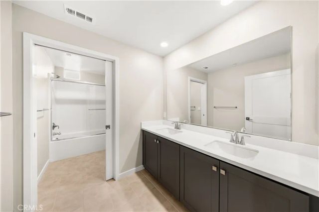 160 Tribeca, Irvine, CA 92612