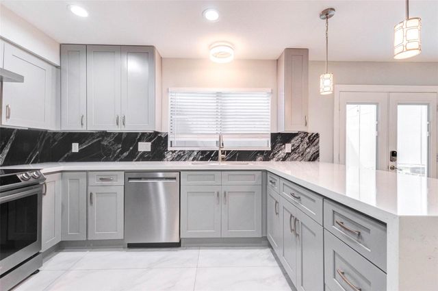 11643 Village Place Drive 194, Houston, TX 77077