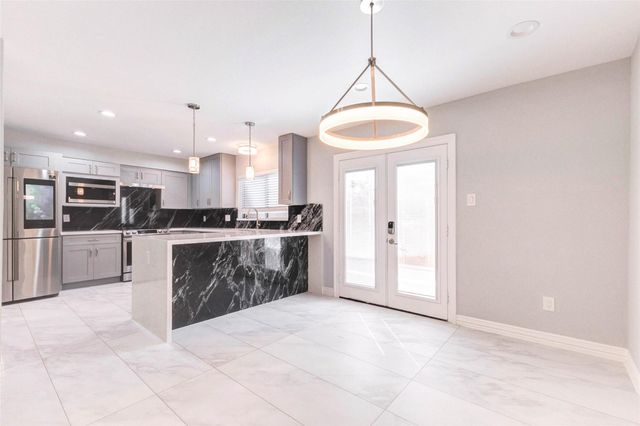 11643 Village Place Drive 194, Houston, TX 77077