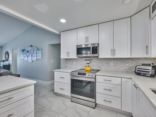 9020 SW 8th Street, Boca Raton, FL 33433