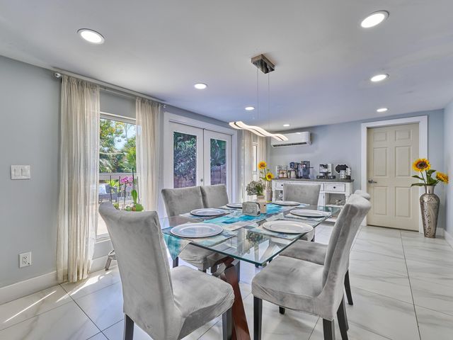 9020 SW 8th Street, Boca Raton, FL 33433