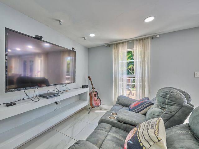 9020 SW 8th Street, Boca Raton, FL 33433