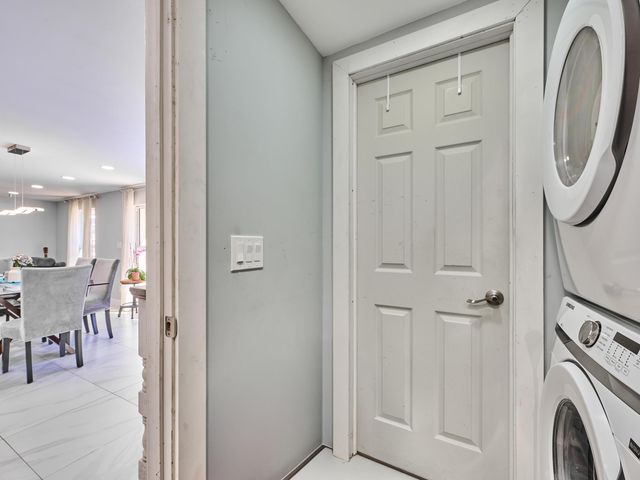 9020 SW 8th Street, Boca Raton, FL 33433