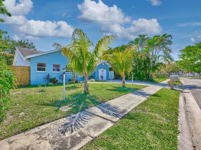 9020 SW 8th Street, Boca Raton, FL 33433