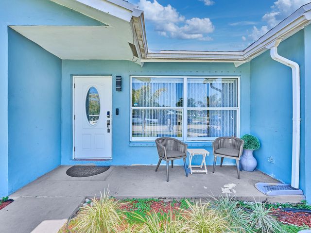 9020 SW 8th Street, Boca Raton, FL 33433