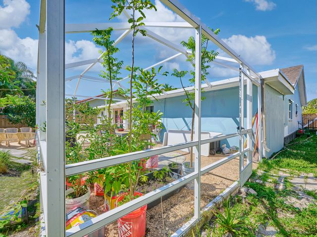 9020 SW 8th Street, Boca Raton, FL 33433