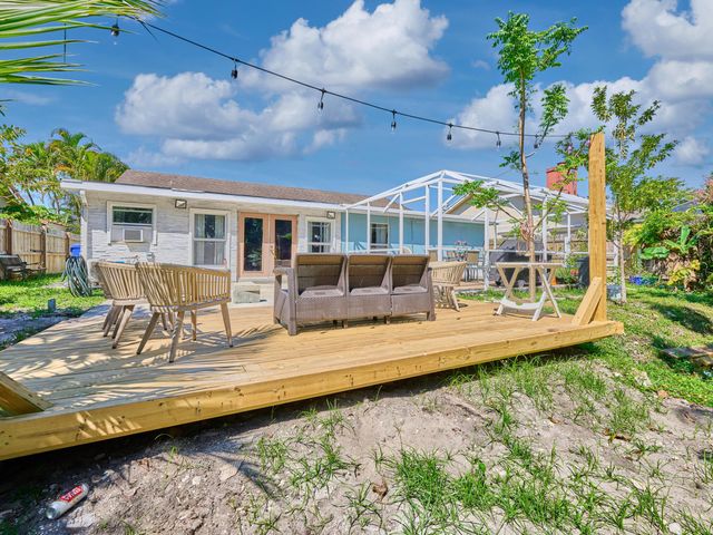 9020 SW 8th Street, Boca Raton, FL 33433