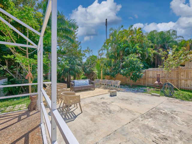 9020 SW 8th Street, Boca Raton, FL 33433