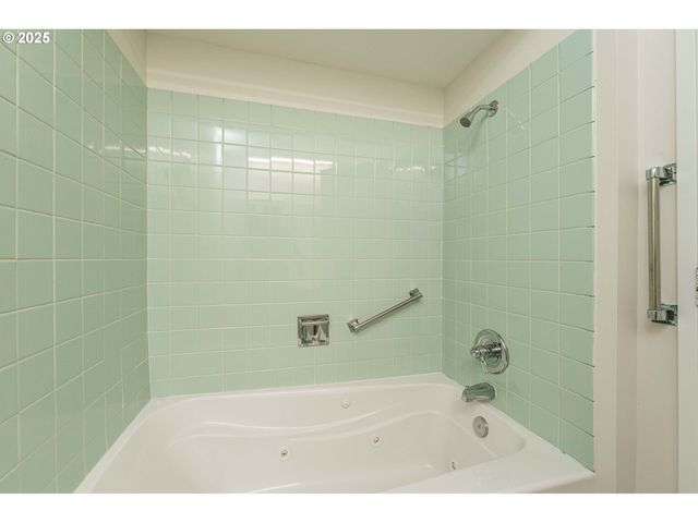 4248 Ne 125TH Pl, Portland, OR 97230