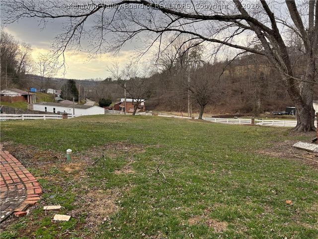 102 Mallory Lane, South Charleston, WV 25309