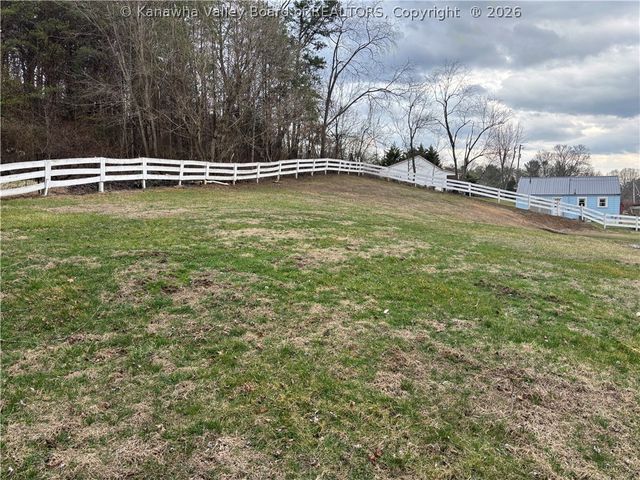 102 Mallory Lane, South Charleston, WV 25309