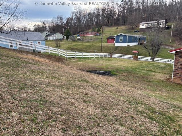 102 Mallory Lane, South Charleston, WV 25309