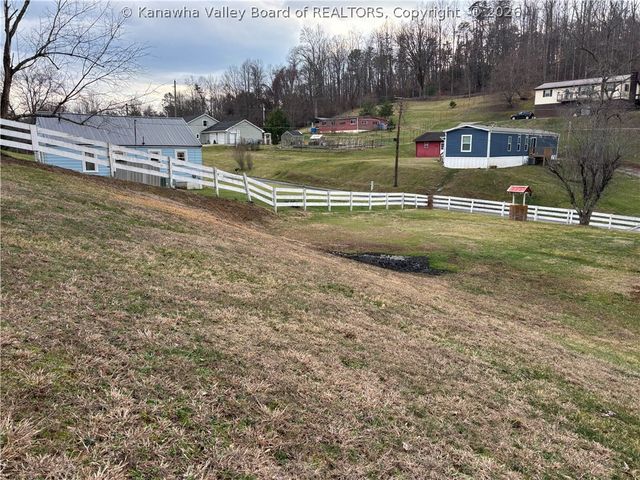 102 Mallory Lane, South Charleston, WV 25309