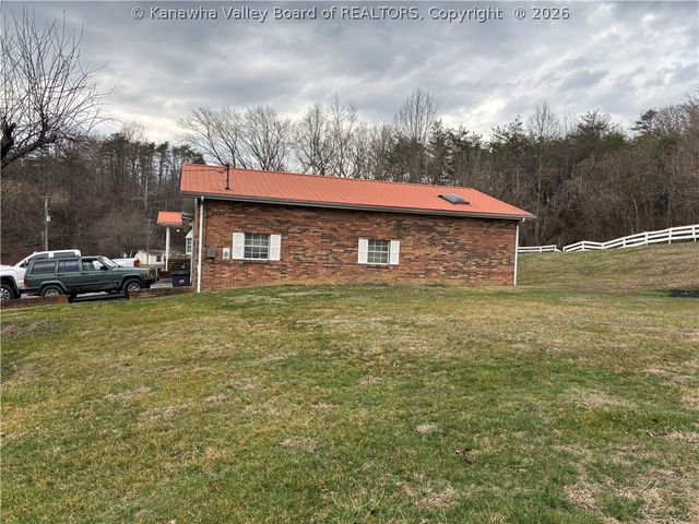 102 Mallory Lane, South Charleston, WV 25309