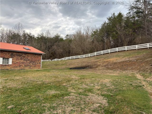 102 Mallory Lane, South Charleston, WV 25309