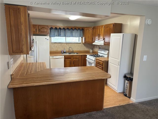 102 Mallory Lane, South Charleston, WV 25309