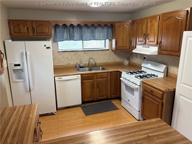 102 Mallory Lane, South Charleston, WV 25309