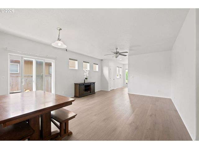 1902 ADELMAN Loop, Eugene, OR 97402