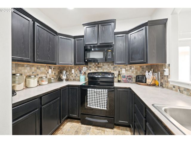 1902 ADELMAN Loop, Eugene, OR 97402