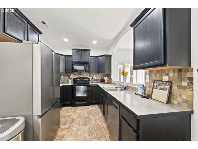 1902 ADELMAN Loop, Eugene, OR 97402