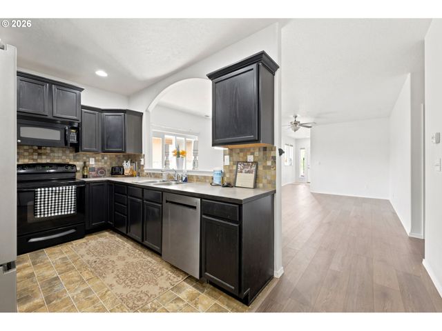 1902 ADELMAN Loop, Eugene, OR 97402
