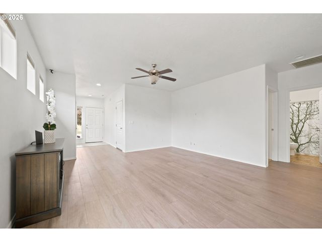 1902 ADELMAN Loop, Eugene, OR 97402