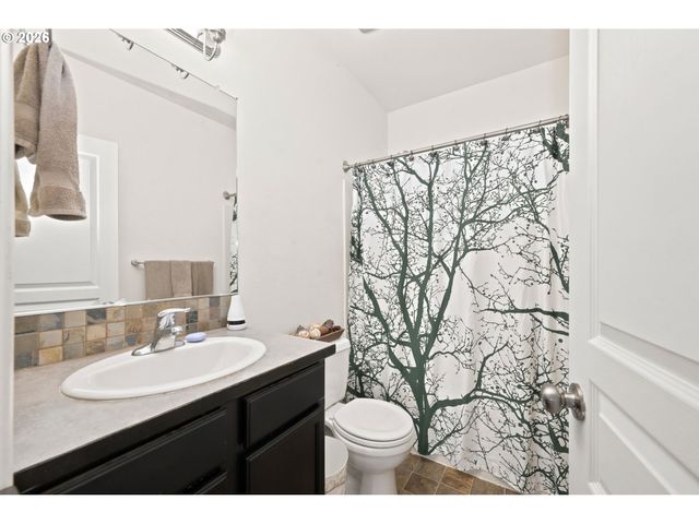 1902 ADELMAN Loop, Eugene, OR 97402