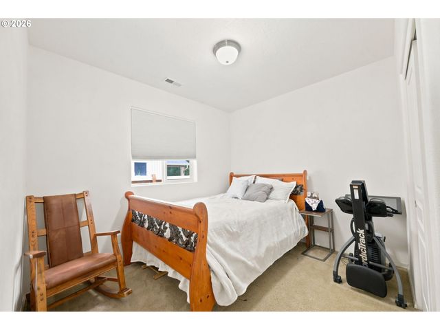 1902 ADELMAN Loop, Eugene, OR 97402
