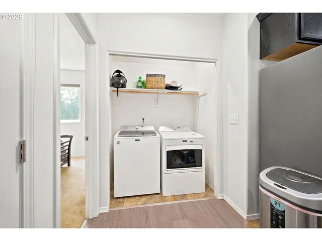 1902 ADELMAN Loop, Eugene, OR 97402