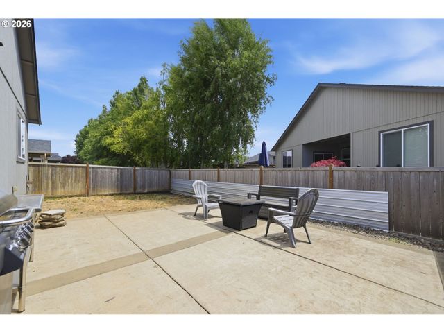 1902 ADELMAN Loop, Eugene, OR 97402