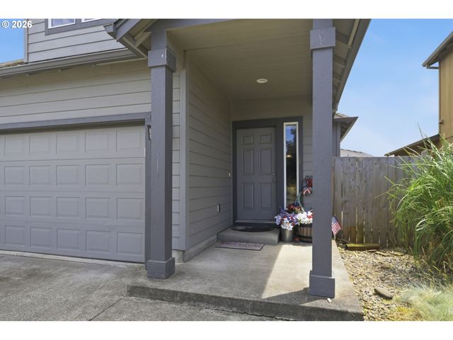 1902 ADELMAN Loop, Eugene, OR 97402