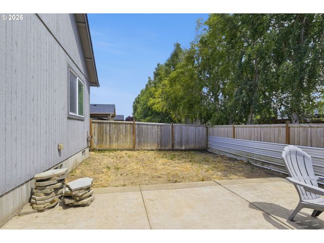 1902 ADELMAN Loop, Eugene, OR 97402