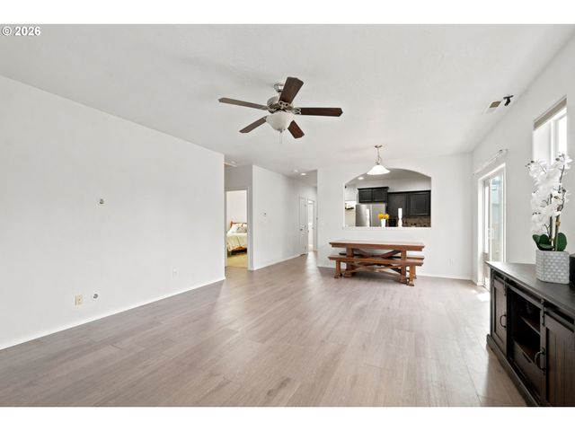1902 ADELMAN Loop, Eugene, OR 97402