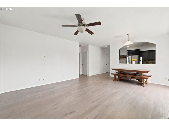 1902 ADELMAN Loop, Eugene, OR 97402