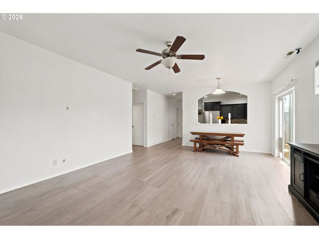 1902 ADELMAN Loop, Eugene, OR 97402