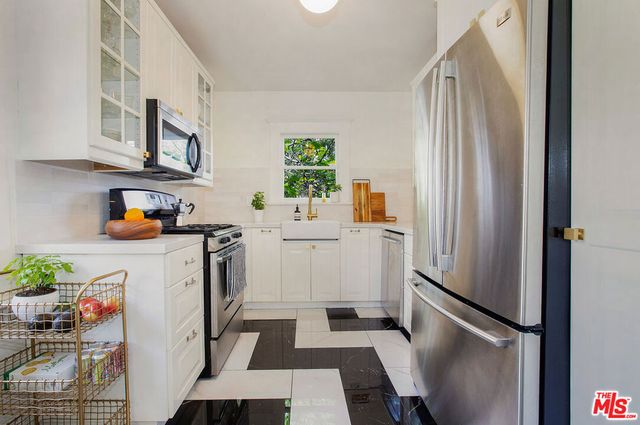 1421 N Alvarado Street, Los Angeles, CA 90026