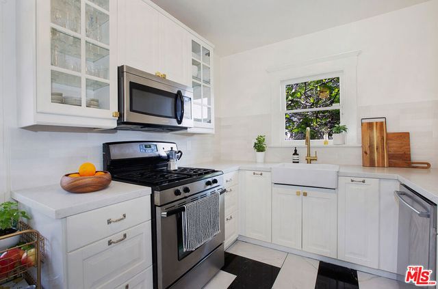1421 N Alvarado Street, Los Angeles, CA 90026