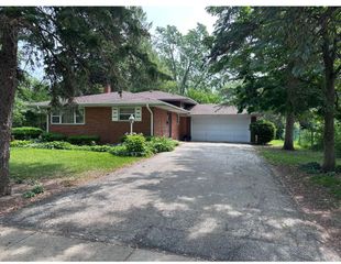 301 N Stevenson Lane, Mount Prospect, IL 60056