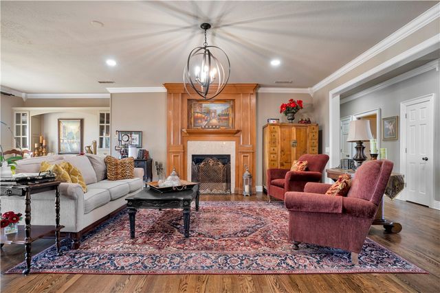 137 Woodcliff Road, Springdale, AR 72764