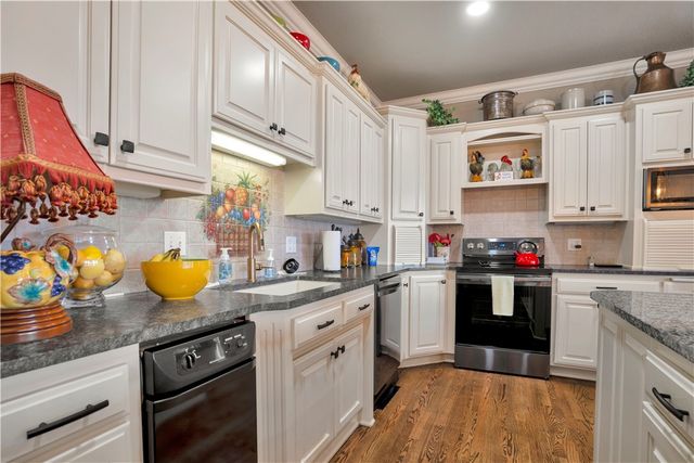 137 Woodcliff Road, Springdale, AR 72764